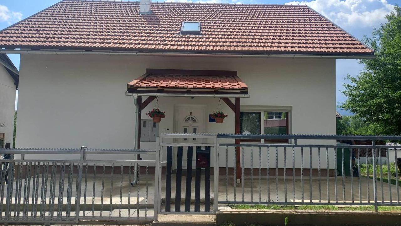 Keti Apartment Plaski Exterior photo